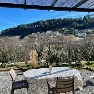 Appartement Joli En Rez De Jardin, Mercuer